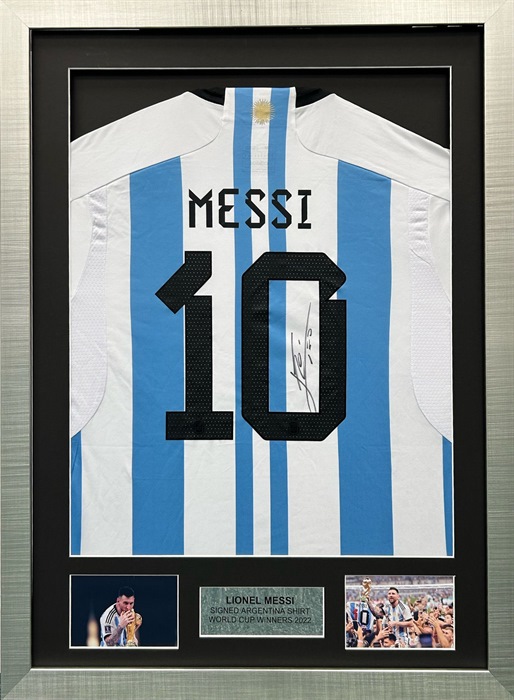 LOT 54 - LIONEL MESSI SIGNED ARGENTINA SHIRT